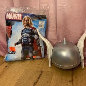 Marvel Thor Men’s Medium costume with hat